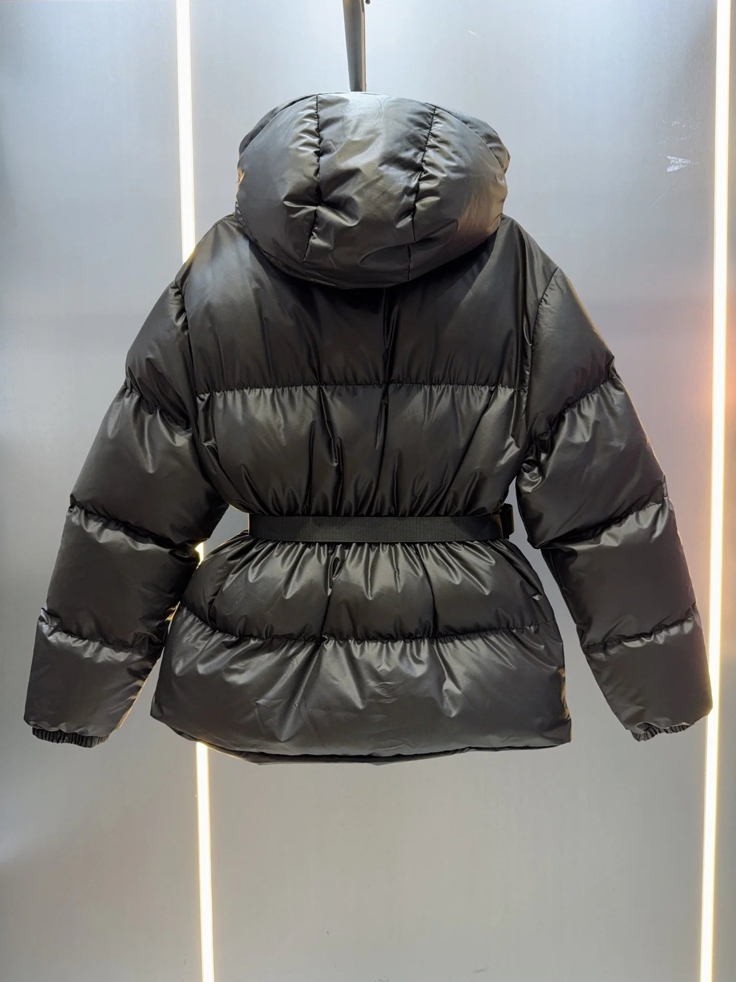 Winter 2025 Collection: Women's Hooded Waist-Cinching Cotton Coat. A trendy, casual, and warm padded jacket for the season