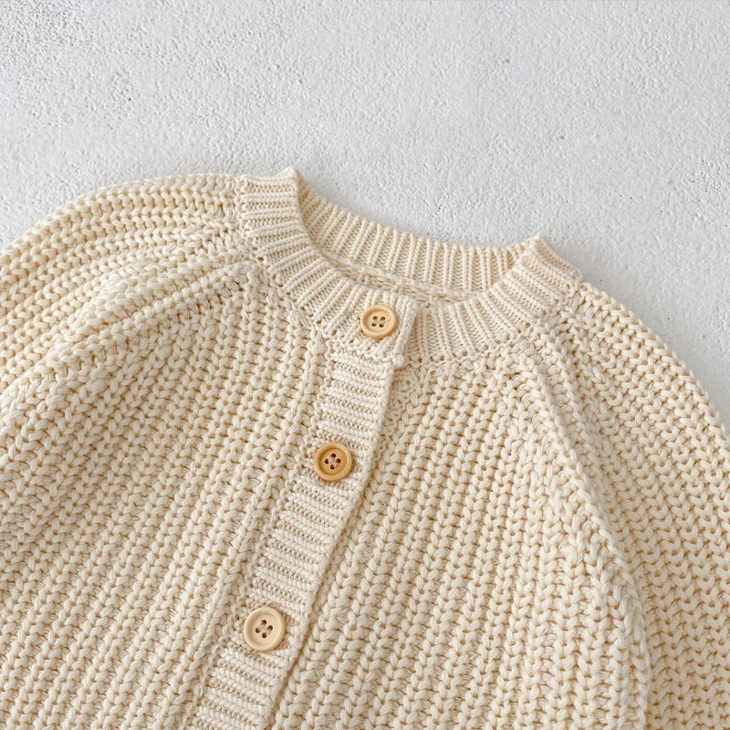 New autumn baby clothing, 0-3 year old girls and children's beige knitted long sleeved jacket, cardigan sweater