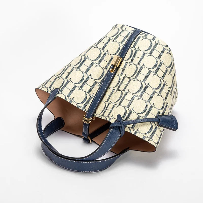 CH Large Capacity Daily Commuter Crossbody Bag Fashion Letter Print Design Ladies Temperament Shoulder Bag Versatile Premium